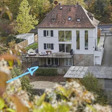 Stadtnah Mit Weinbergblick